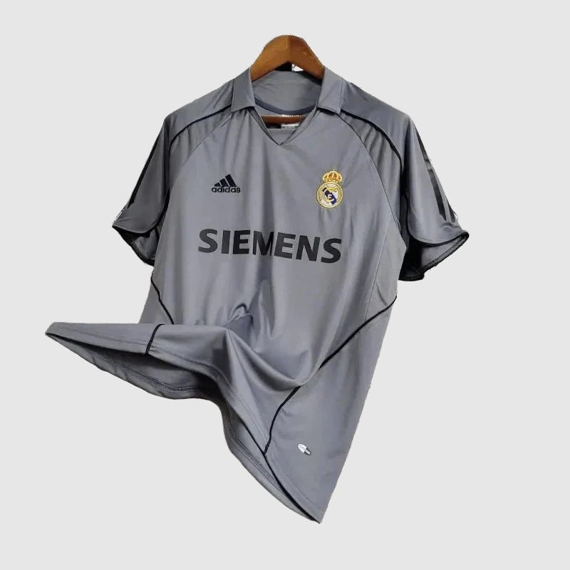 Real Madrid Away 2005/06 Retro Shirt - Fan Version